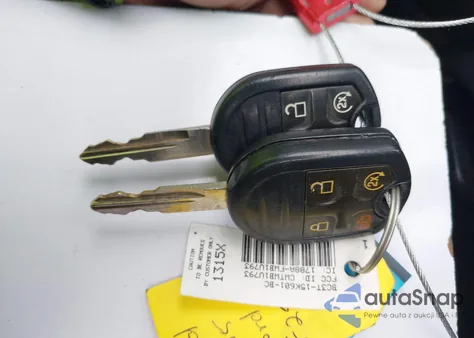 2015 Ford F-250 Lariat z USA, uszkodzony, nr VIN 1FT7W2B65FEA92213